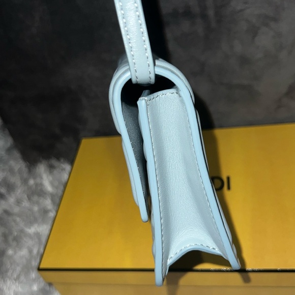 Wallet On Chain Baguette
Light blue nappa leather wallet - Picture 6 of 9